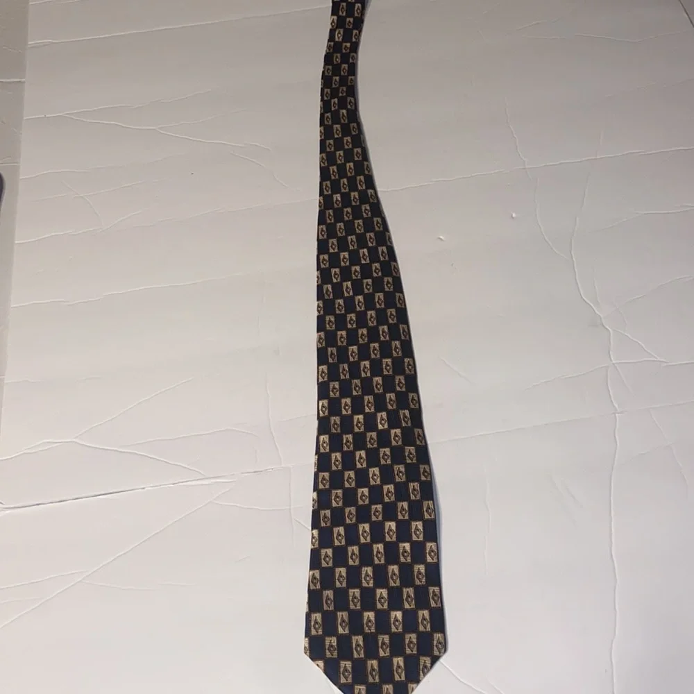 J.Z. Richards silk hand crafted in America neck tie.
